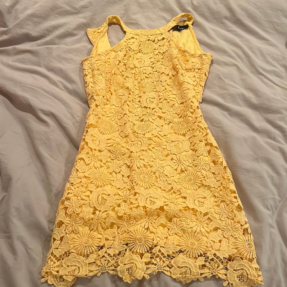 Yellow cute lulu’s dress. Size xs only worn once